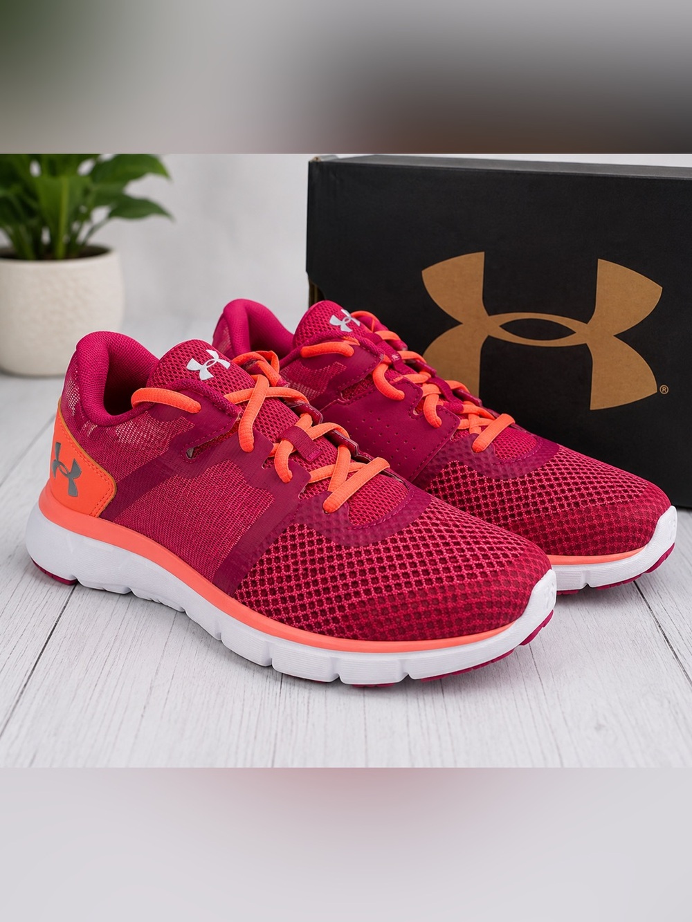 Under Armour Micro G Shift RN 7Y / 8.5W - Youth Girls Pink Coral NIB